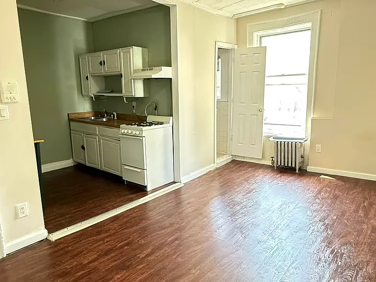 281 23rd St #6 — Photo 1