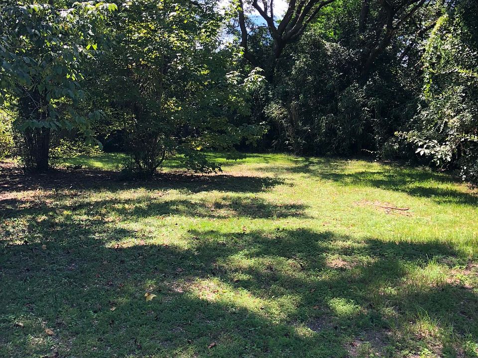 2nd image of 1124 Oak Pl