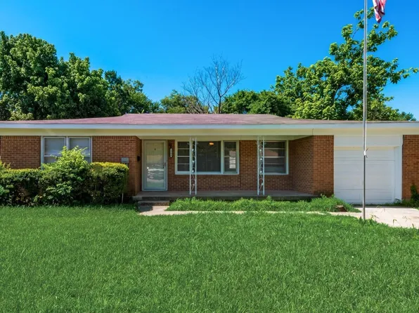 1706 E Garnett St, Gainesville, TX 76240