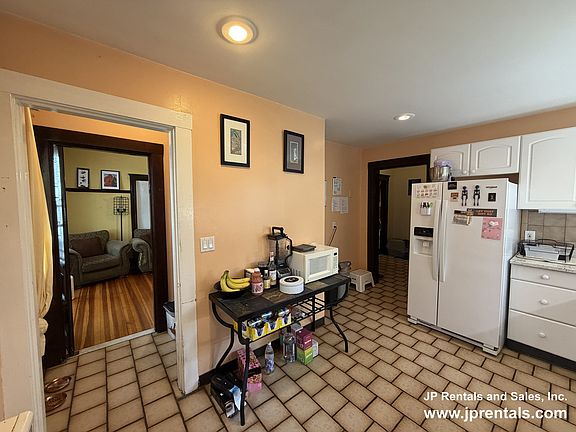 4th image of 19 Estrella St #1