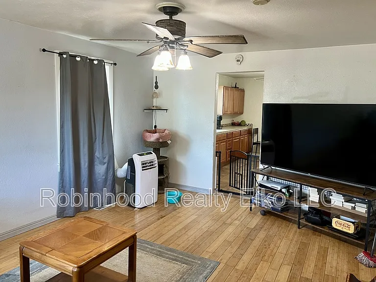 756 Maple St — Photo 2