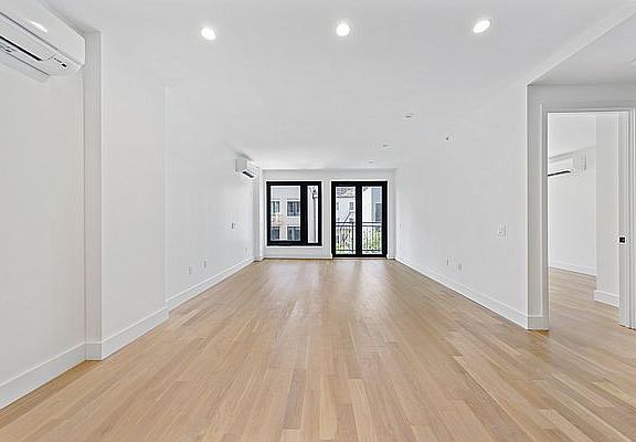 5th image of 250 Gold St #358