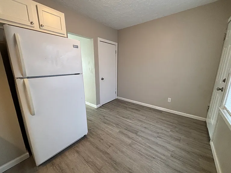 10573 Main St #4 — Photo 3
