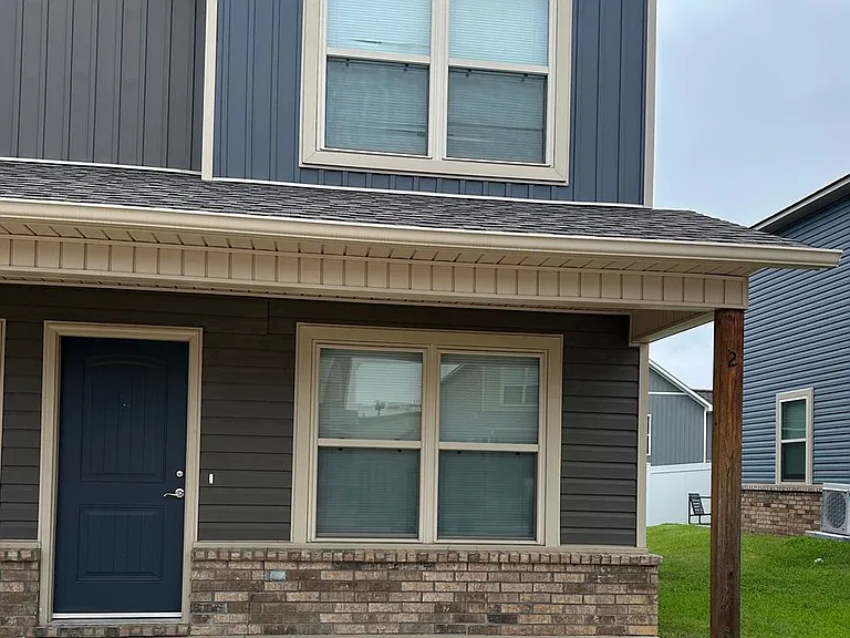 96 N School St — Photo 14