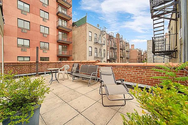 2nd image of 120 E 4th St APT 3J