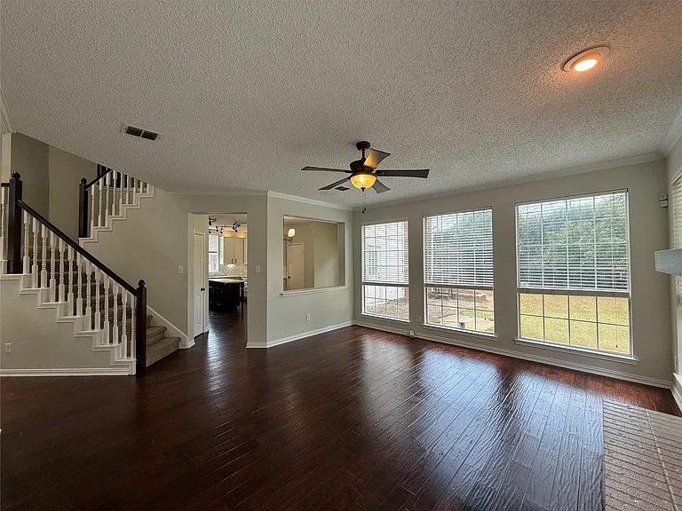 10700 Jackson Ln — Photo 3