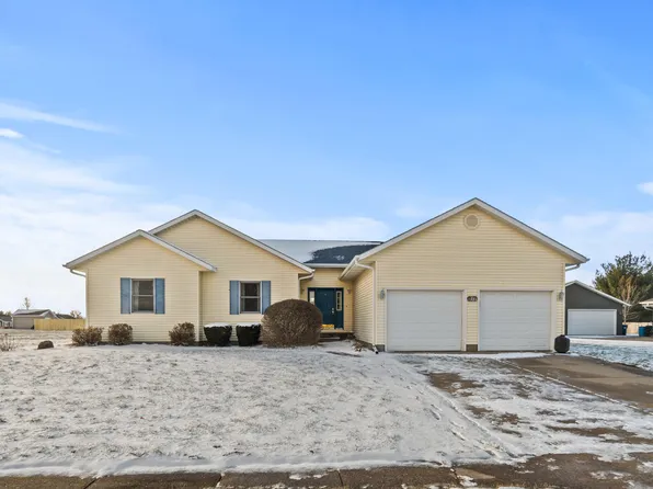 107 Summer Pl, Fruitland, IA 52749