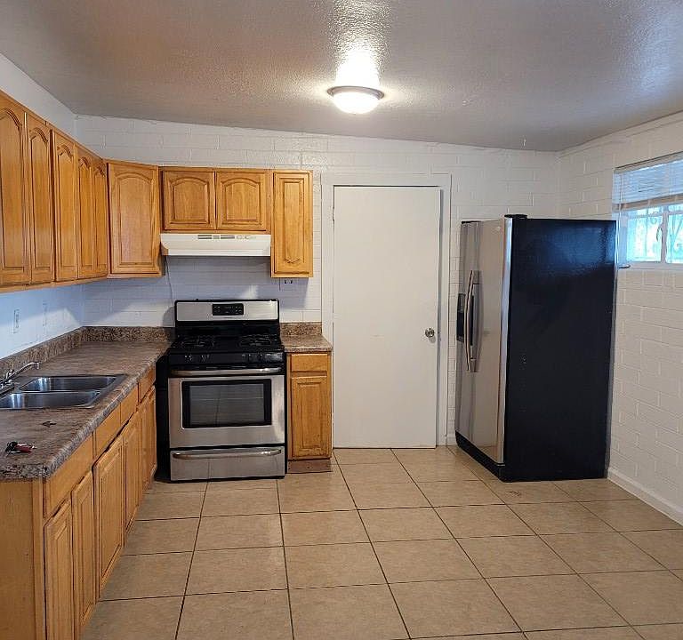1st image of 1826 N 39th Ave