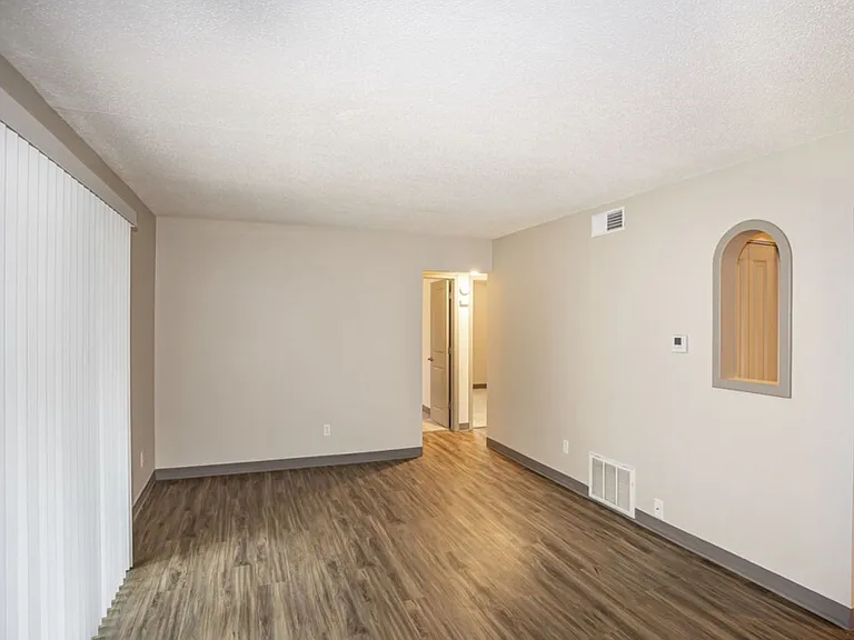 217 W Broadway — Photo 22