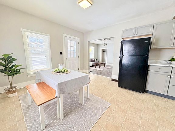 5th image of 154 W Main St