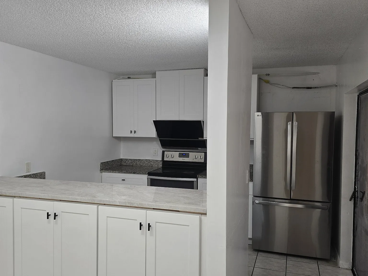 2 bed, 2.5 bath, 1285 sqft, $1,900 — Photo 2