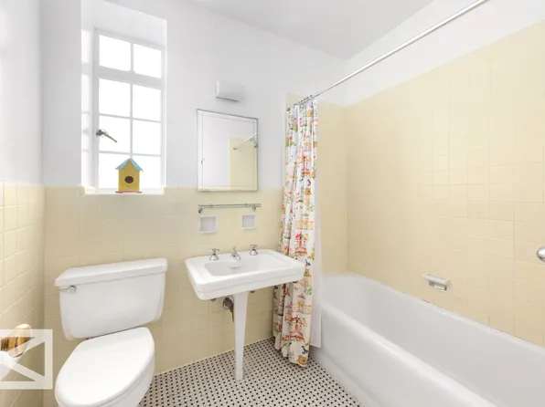 115 East 67th Street image 15 of 17