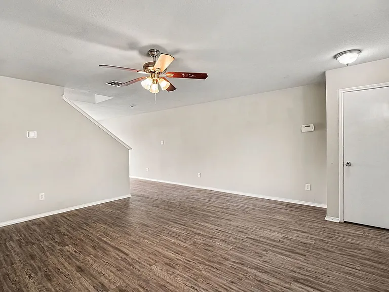 1733 Vineridge Ln — Photo 5