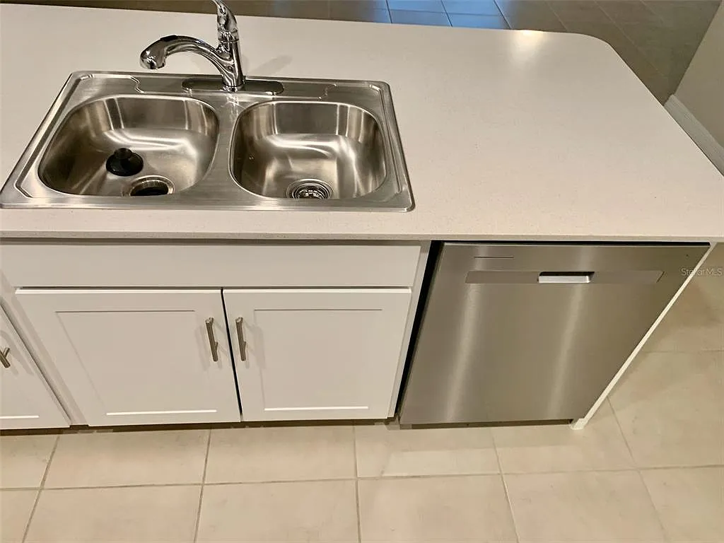 4 bed, 2.0 bath, 1752 sqft, $1,900 — Photo 4