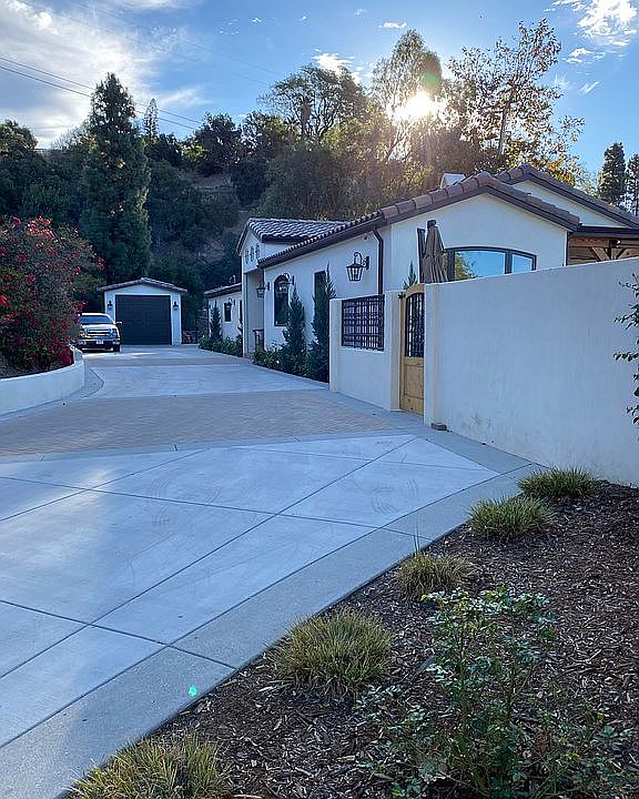 1st image of 1900 Hollyhill Ln