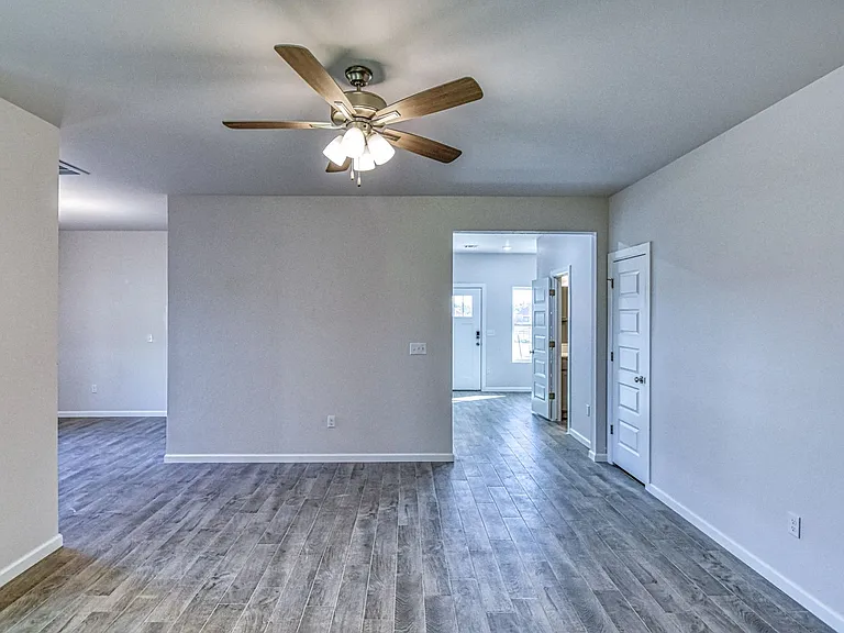 1002 Varenna Ln — Photo 8