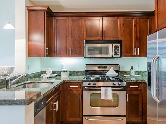 2nd image of 88 Townsend St APT 403