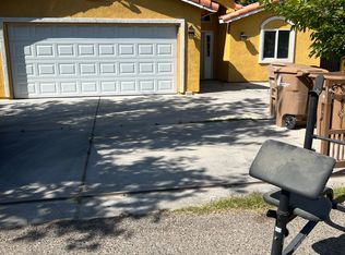 16430 Pine St, Hesperia, CA 92345
