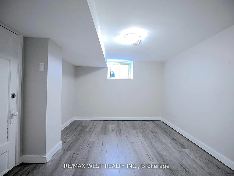 32 Beatrice St #BASEMENT — Photo 7