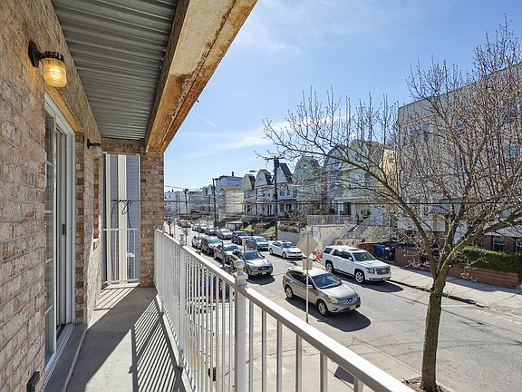 4th image of 64 Randolph Ave