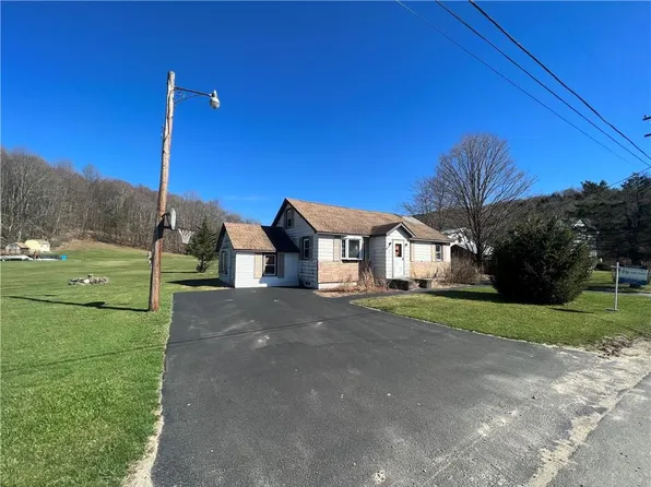 4 Menges Road, Youngsville, NY 12791