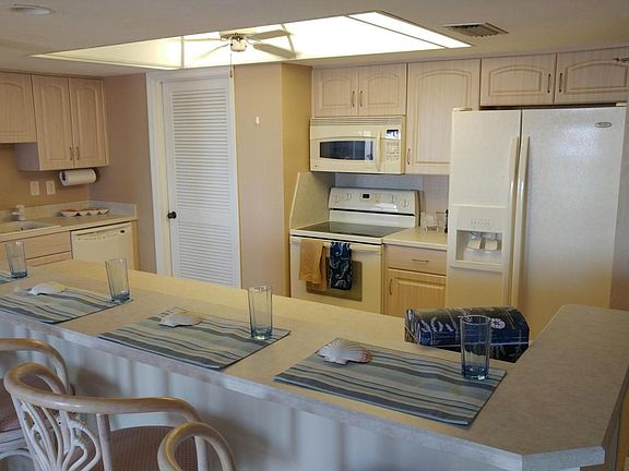 2nd image of 1513 Ocean Shore Blvd #8C