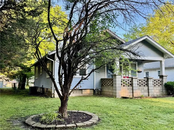 211 S Park Ave, Parsons, KS 67357