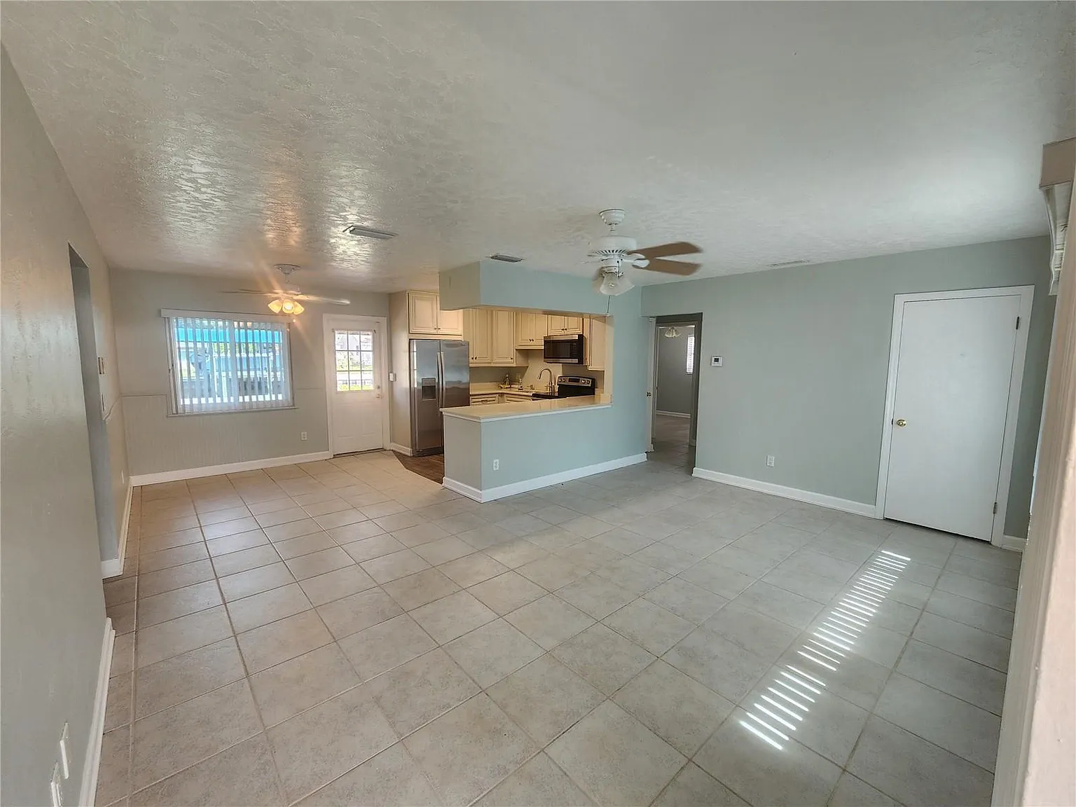 4 bed, 1200 sqft, $2,600 — Photo 2