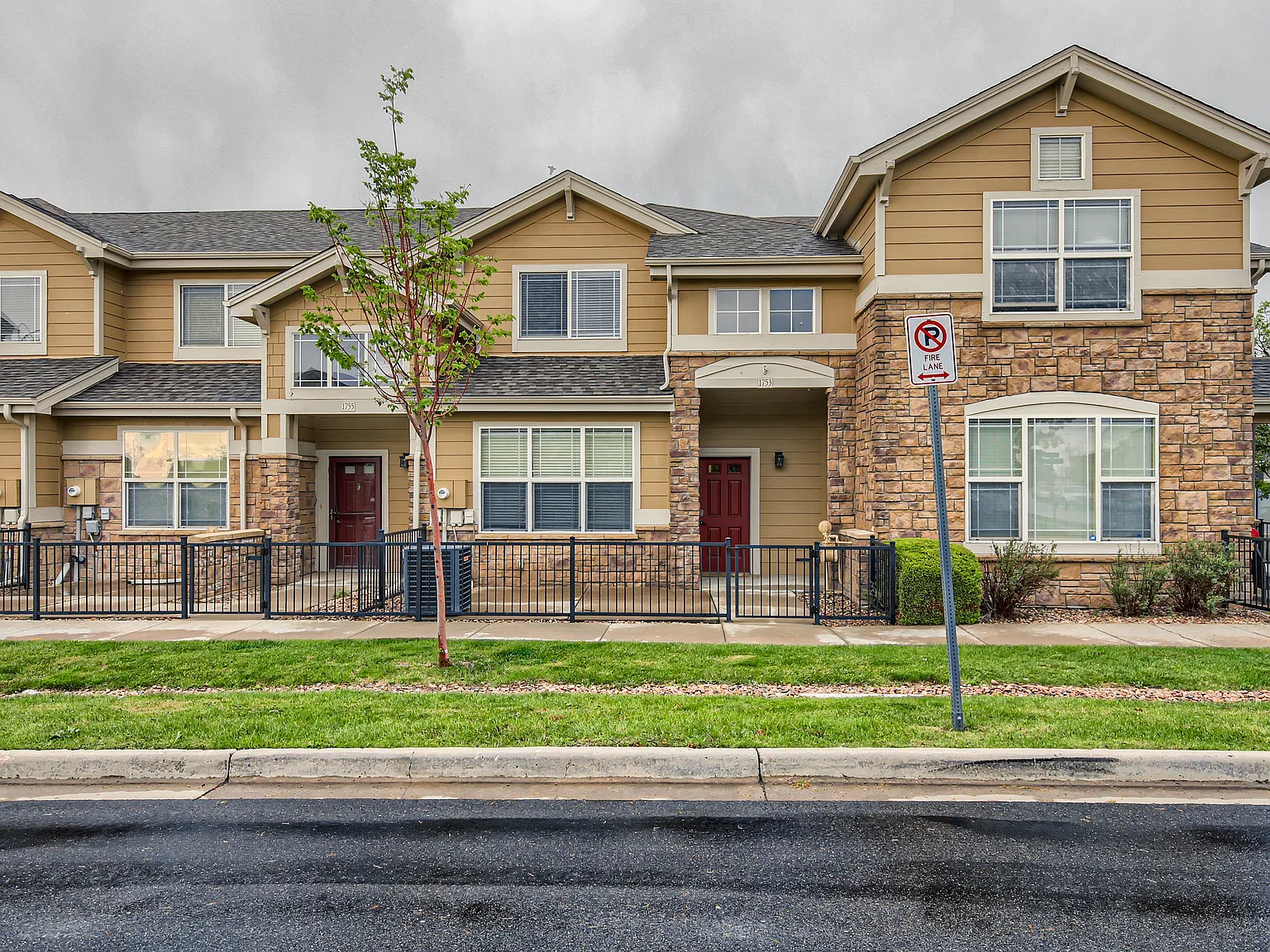 2 bed, 2.5 bath, 1370 sqft, $2,450 — Photo 2