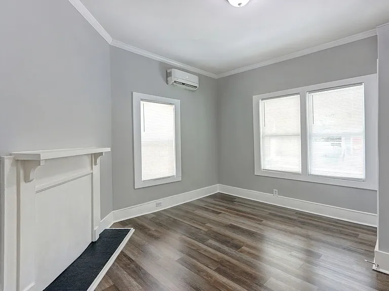720 W Victory Dr — Photo 8