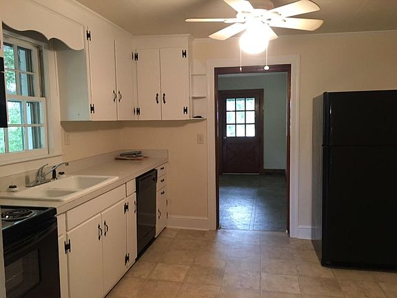3rd image of 124 Park Forest Ln