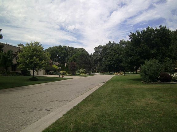 5th image of 8370 Woodspur Dr