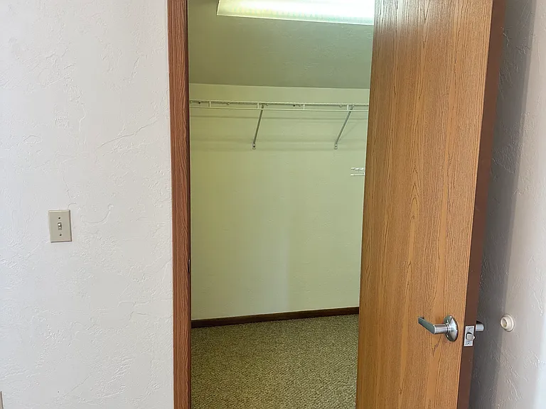 276 Kelly Blvd — Photo 23
