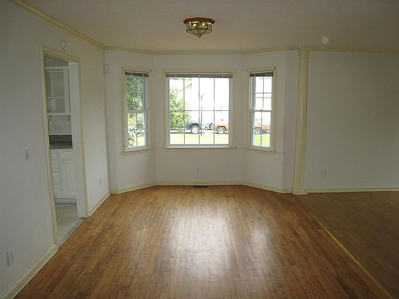 4th image of 1109 Teakwood Dr
