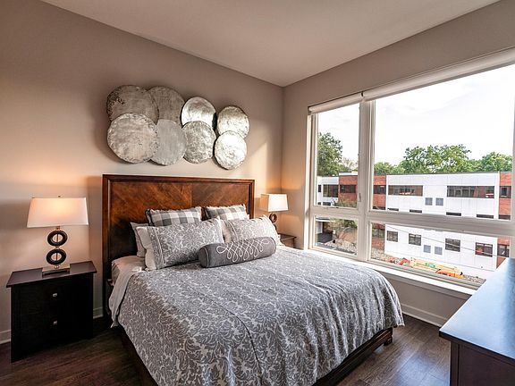 5th image of 320 Valley St APT 303
