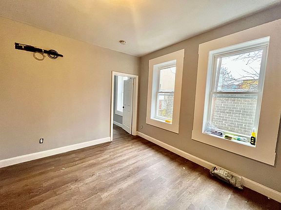 3rd image of 934 Pavonia Ave APT 3