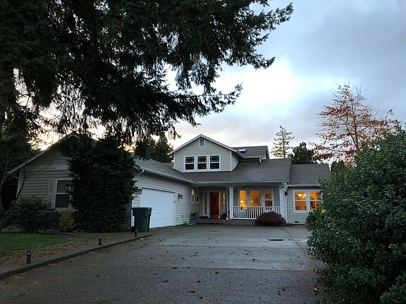 2nd image of 881 Cherry Ave NE
