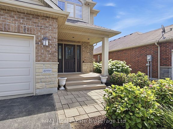 3rd image of 31 Healey St