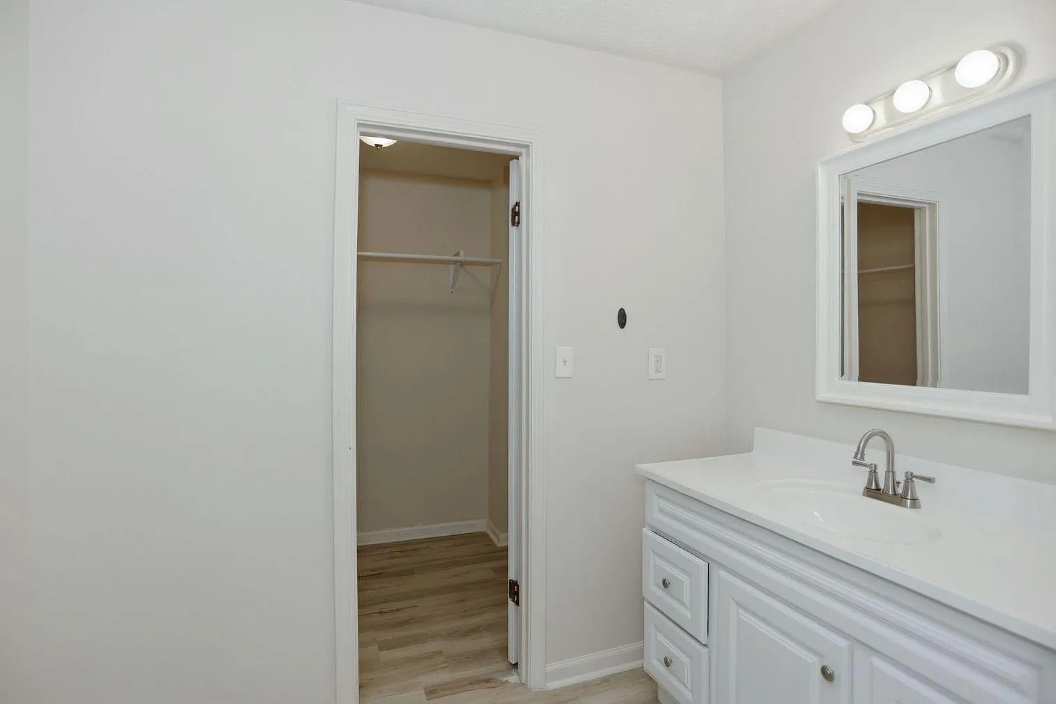 4 bed, 3.0 bath, 3000 sqft, $1,092 — Photo 3