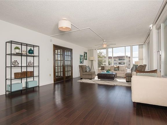 4th image of 632 Edgewater Dr Unit 534