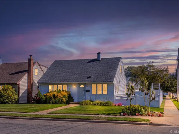271 Forest Avenue, Massapequa, NY 11758