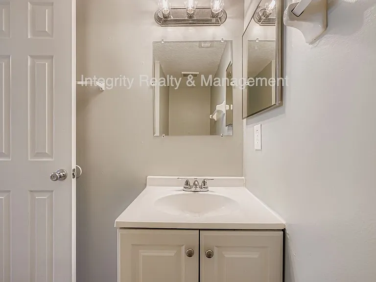 Parkridge Apartments — Photo 22