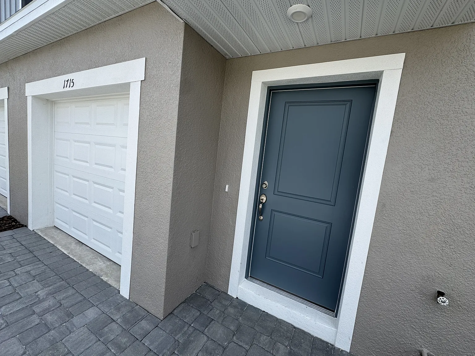 3 bed, 2.5 bath, 1451 sqft, $1,900 — Photo 2
