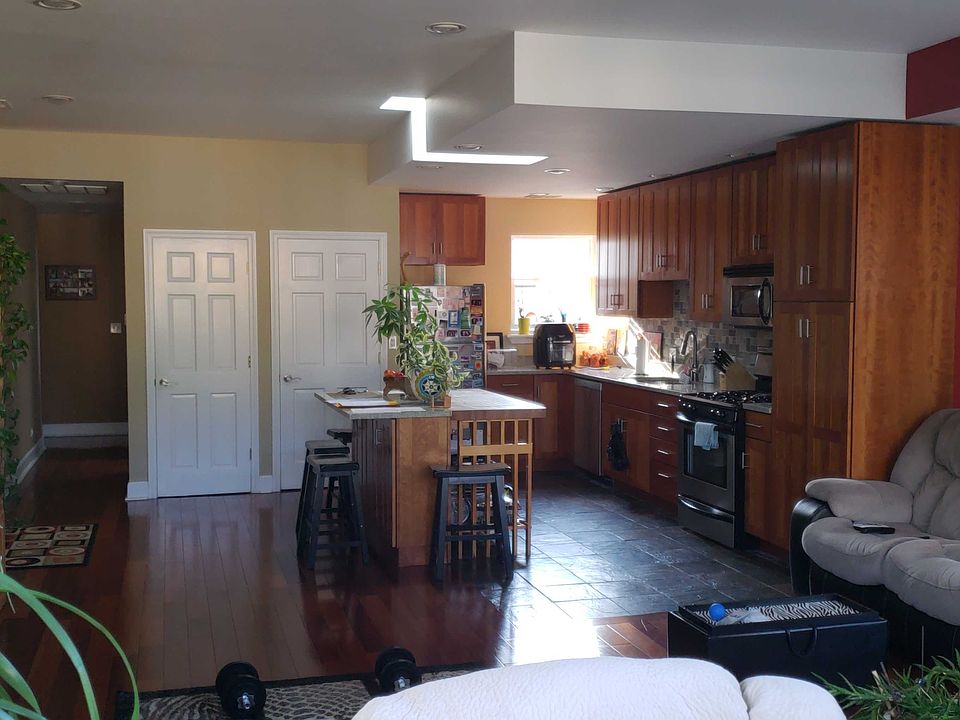 1st image of 7620 N Greenview Ave #4N