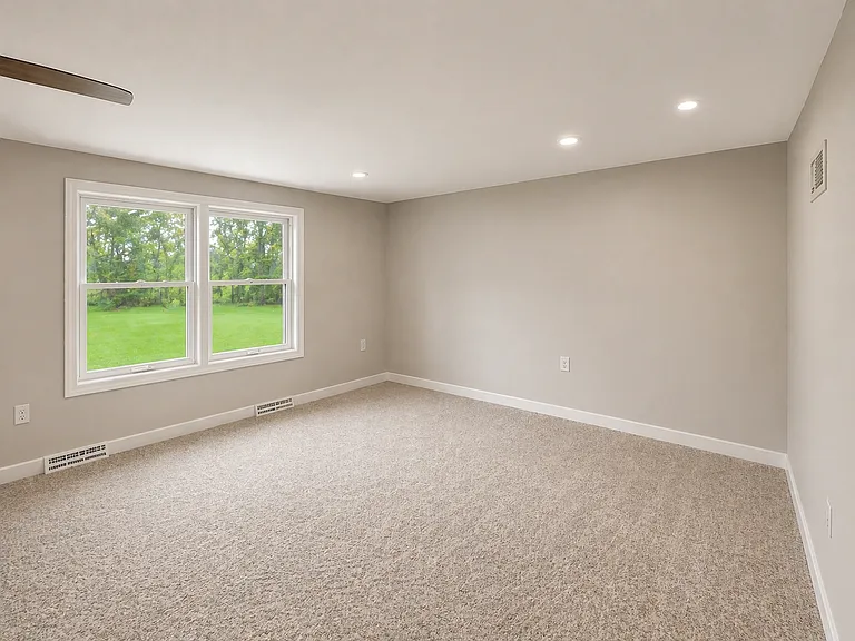 603 E Wheel Rd — Photo 4