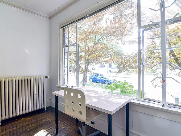 935 Jervis St #8 — Photo 4