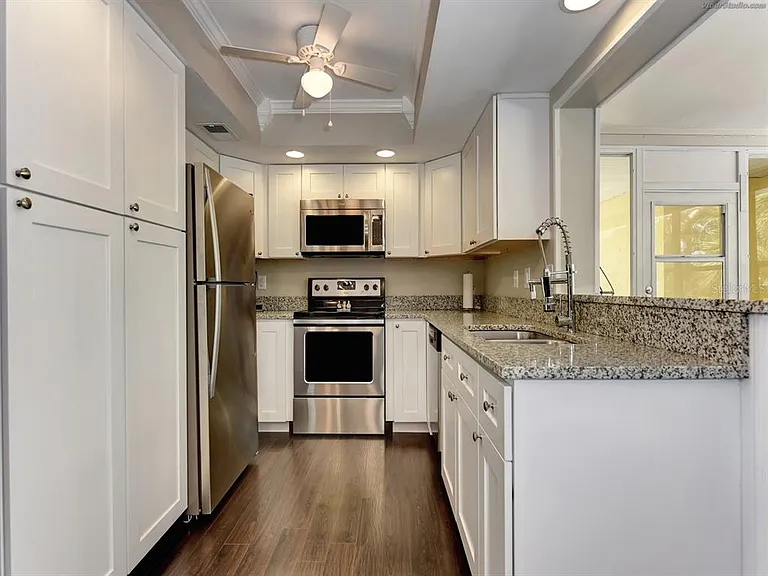 301 Avenida Madera #B — Photo 7