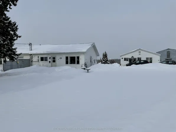 248 Cemetery Rd, Gananoque, ON K7G 1V8