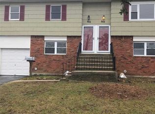 846 Conklin St, Farmingdale, NY 11735