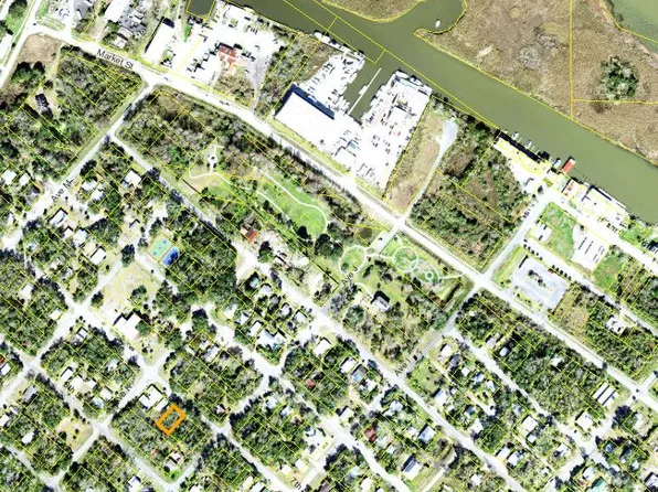 190 7th St, Apalachicola, FL 32320
